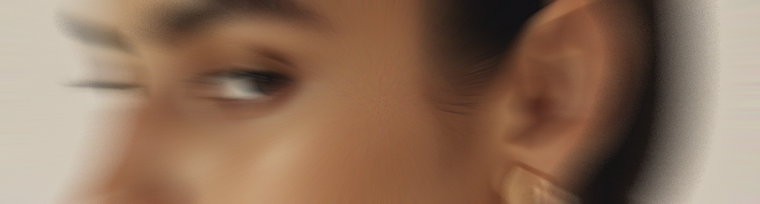 Fotografía desenfocada de un ojo en movimiento